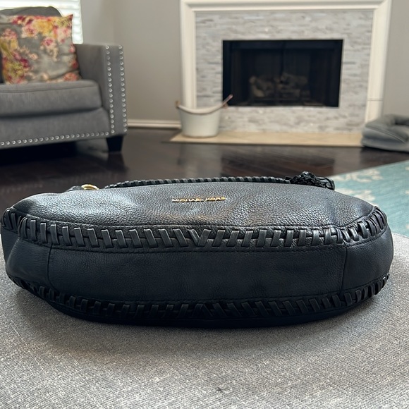 Michael Kors Black Lauryn Leather Shoulder Bag - Picture 7 of 10